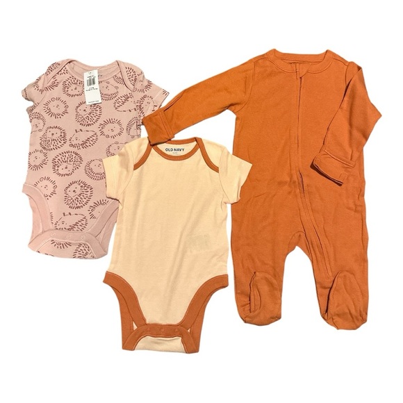 Old Navy Baby Bodysuit & Sleeper Set – 3-Piece – Size 0–3 Months - Picture 4 of 4